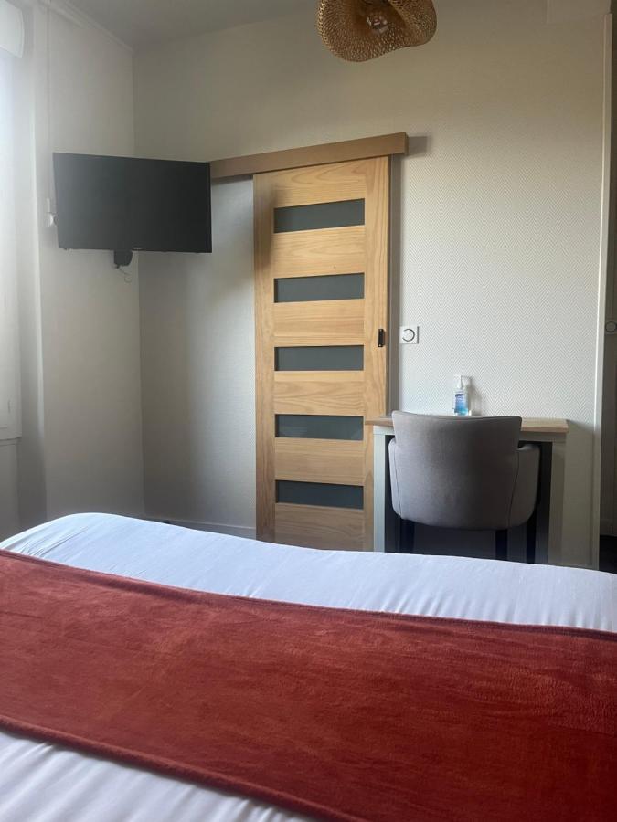 Hotel Le Petit Montmartre Dinard Esterno foto
