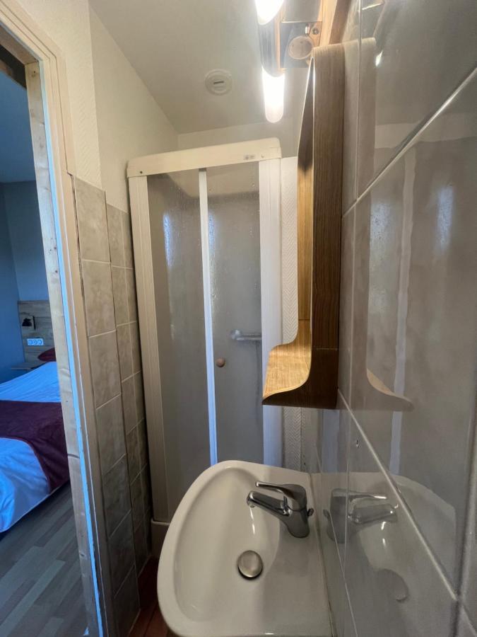Hotel Le Petit Montmartre Dinard Esterno foto
