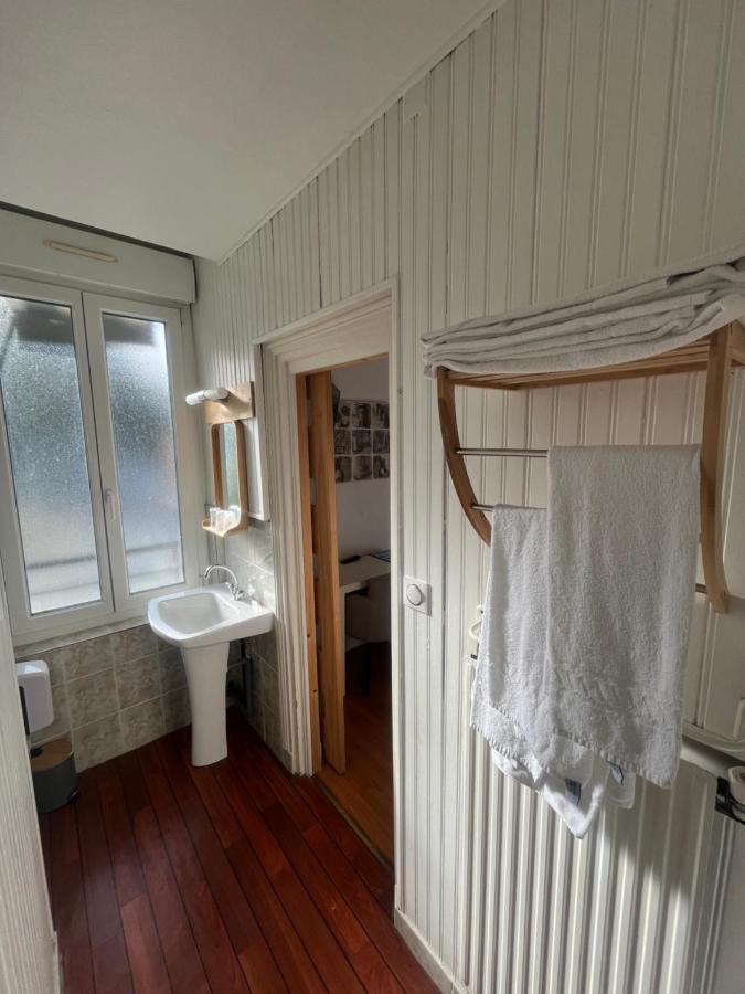 Hotel Le Petit Montmartre Dinard Esterno foto