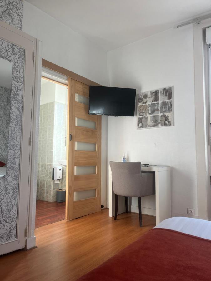 Hotel Le Petit Montmartre Dinard Esterno foto