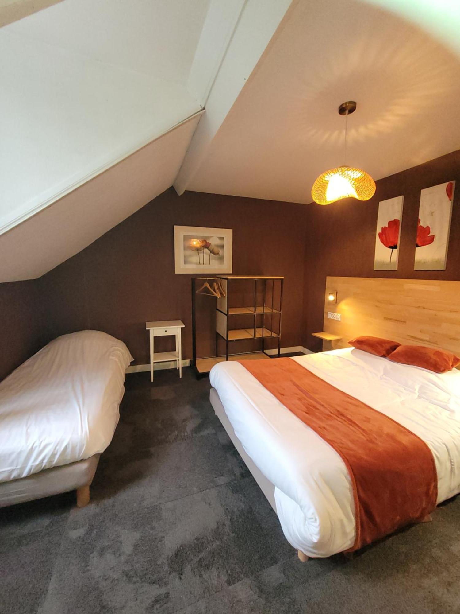 Hotel Le Petit Montmartre Dinard Esterno foto