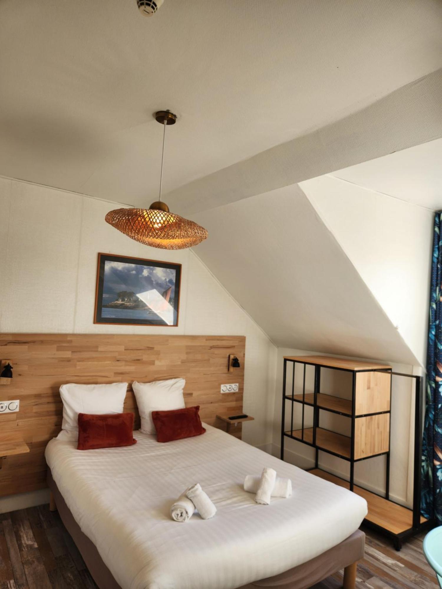 Hotel Le Petit Montmartre Dinard Esterno foto