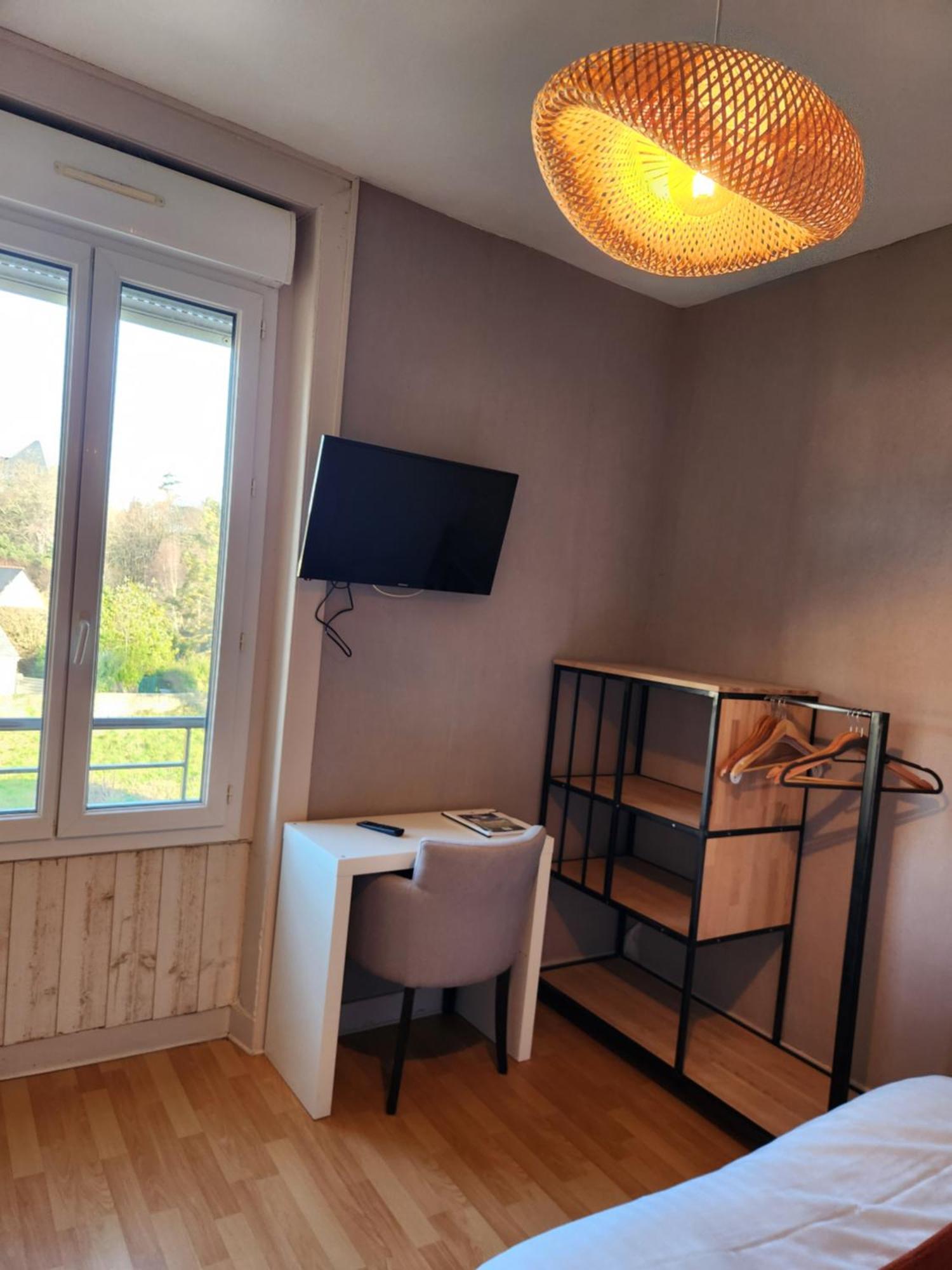 Hotel Le Petit Montmartre Dinard Esterno foto