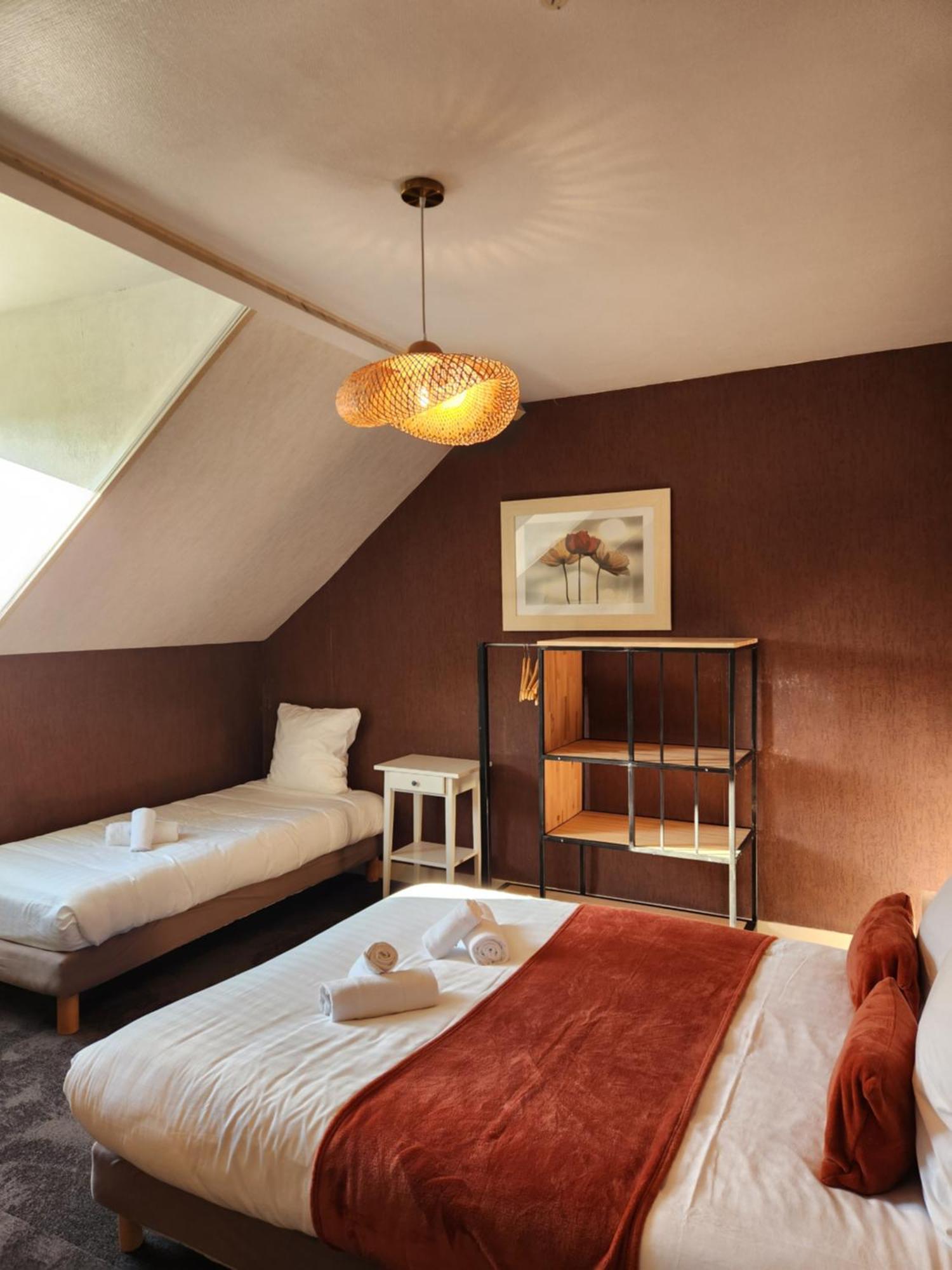 Hotel Le Petit Montmartre Dinard Esterno foto