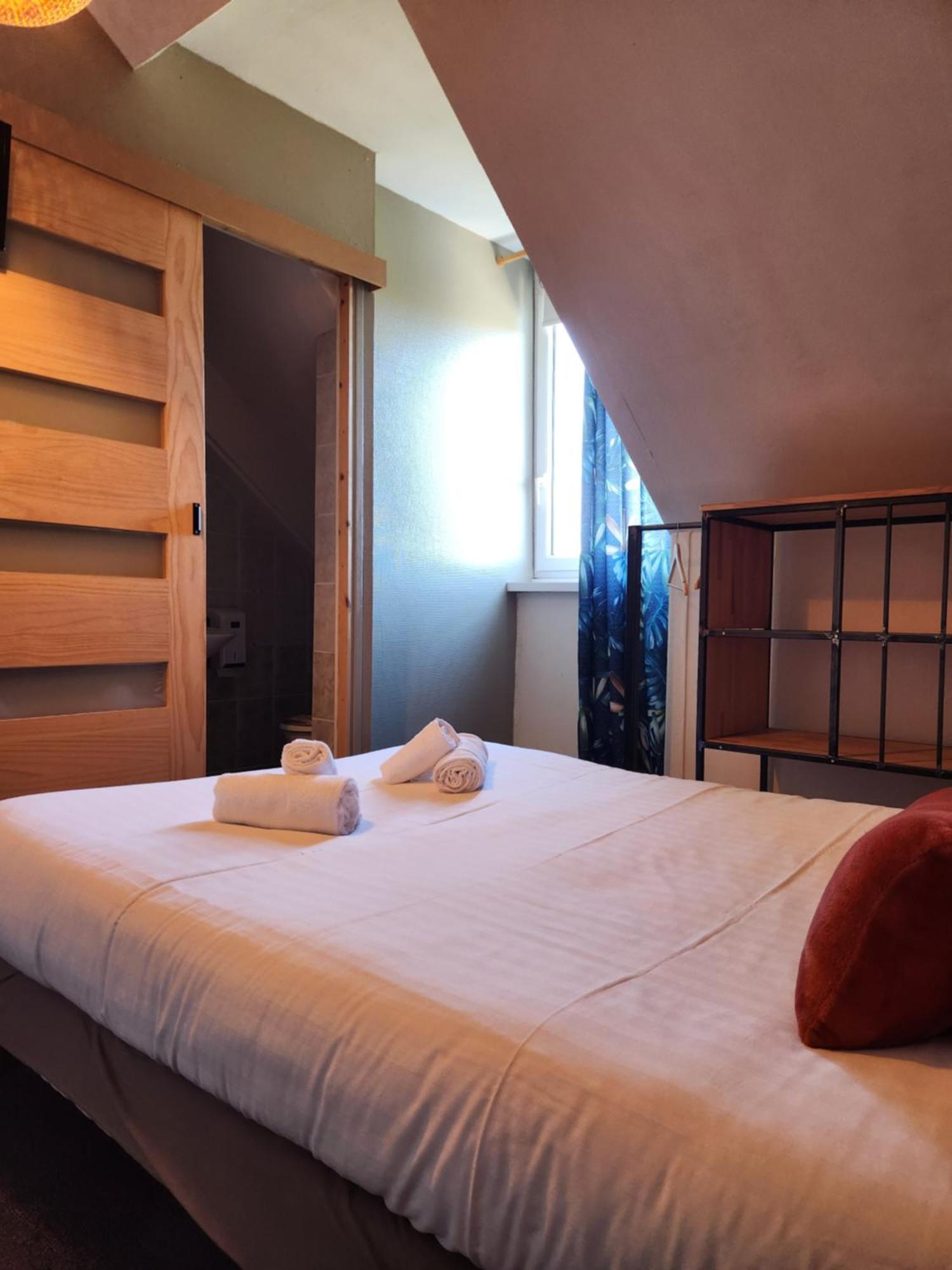 Hotel Le Petit Montmartre Dinard Esterno foto
