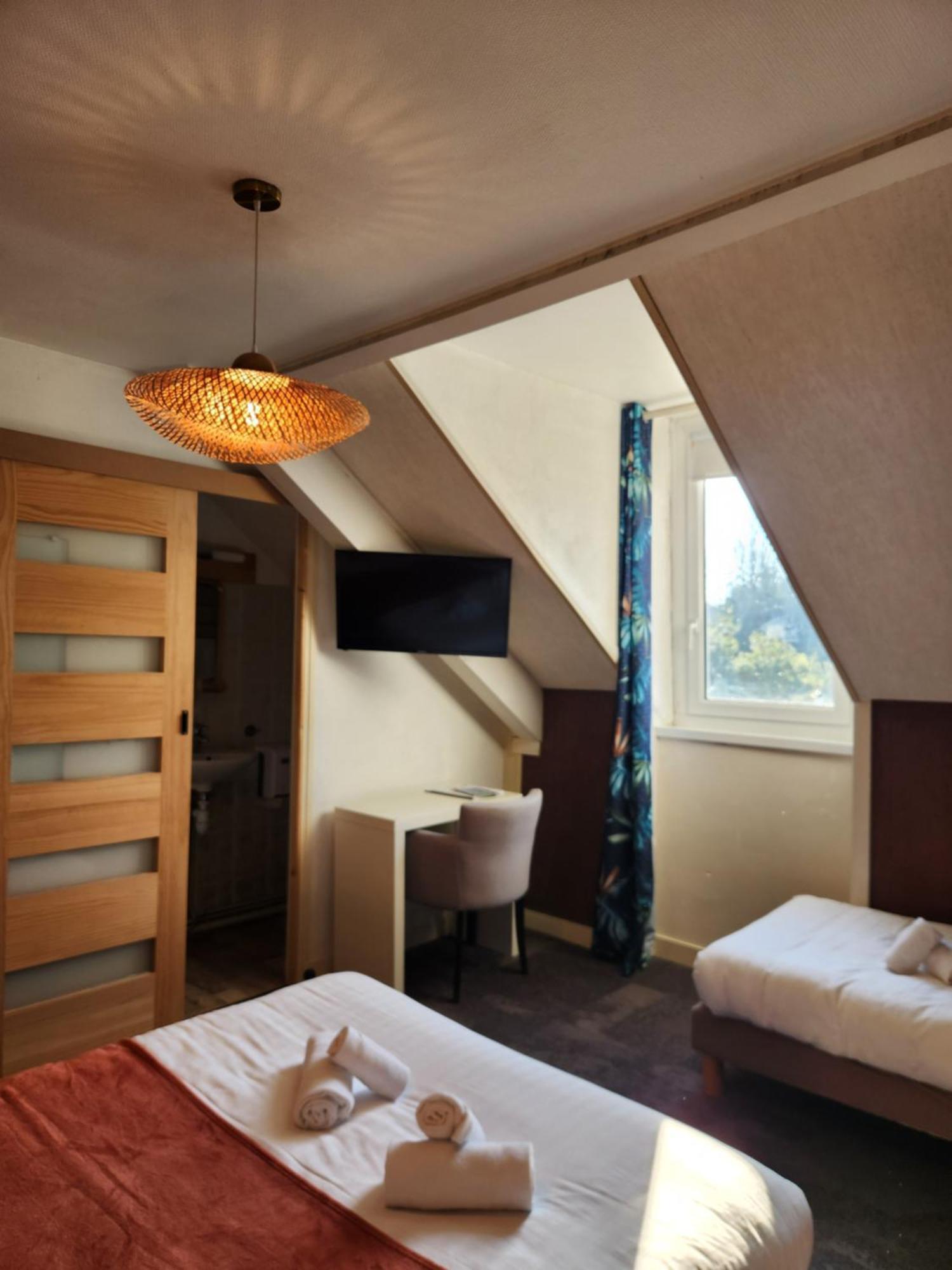 Hotel Le Petit Montmartre Dinard Esterno foto