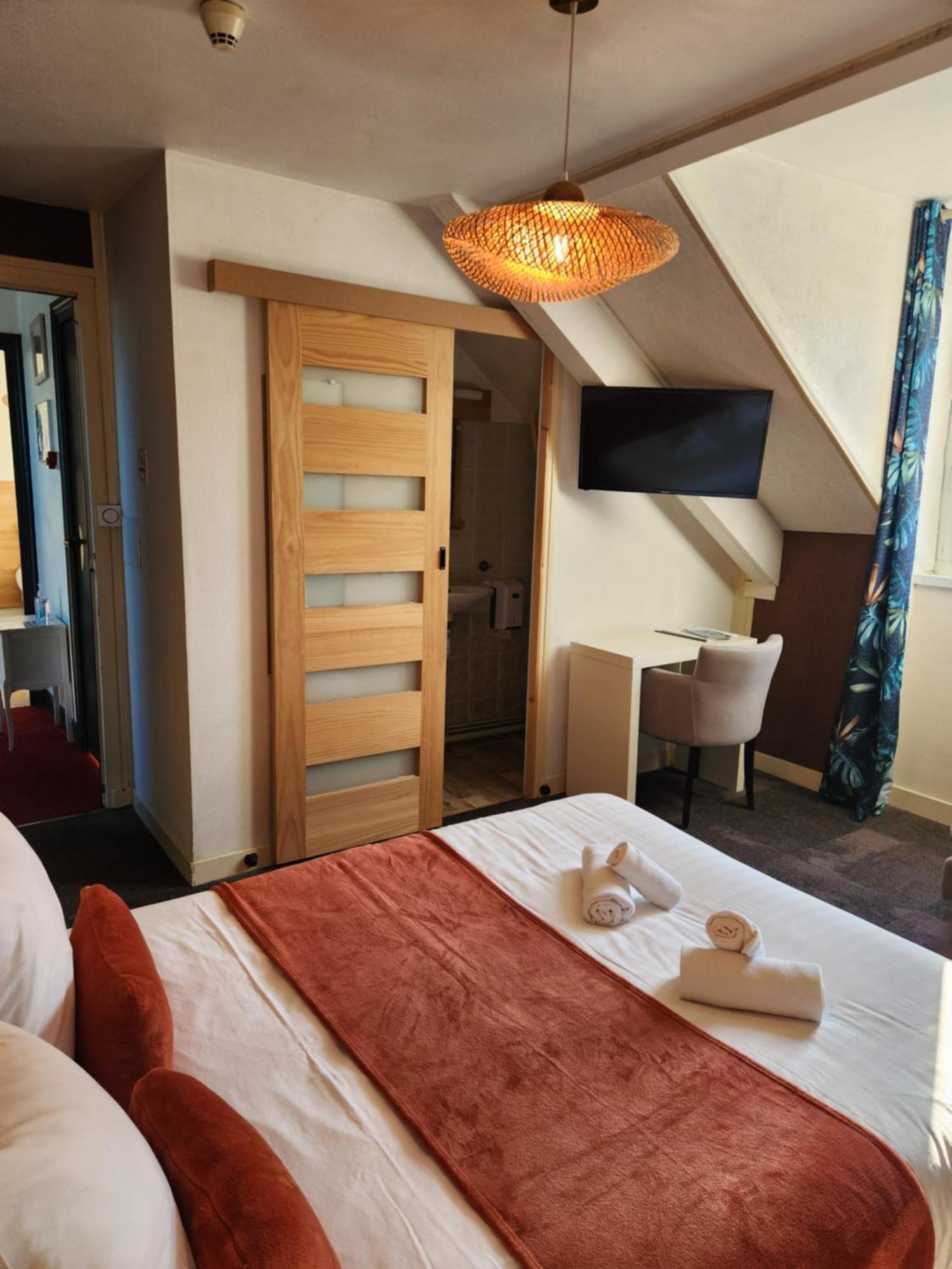 Hotel Le Petit Montmartre Dinard Esterno foto