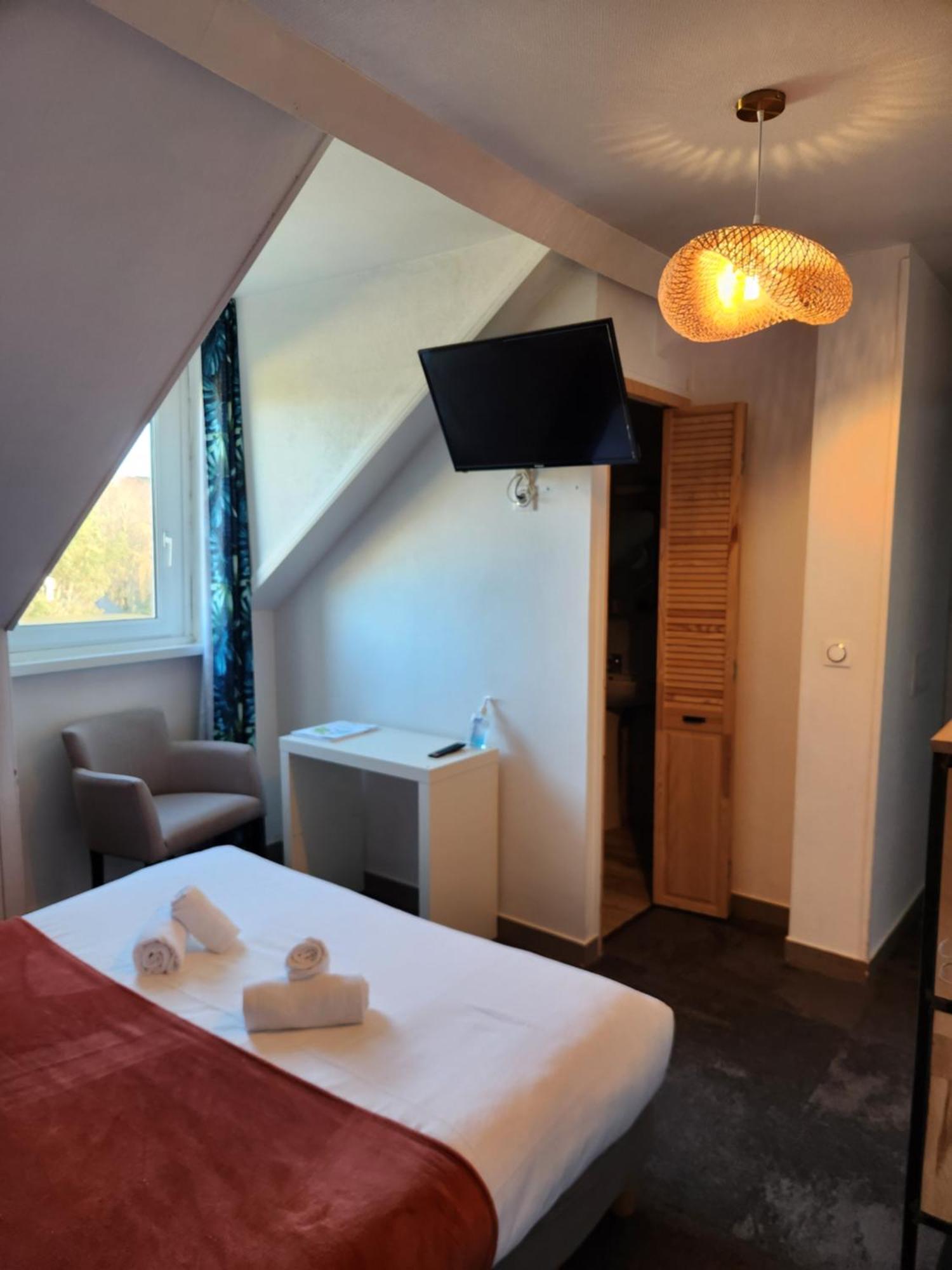 Hotel Le Petit Montmartre Dinard Esterno foto