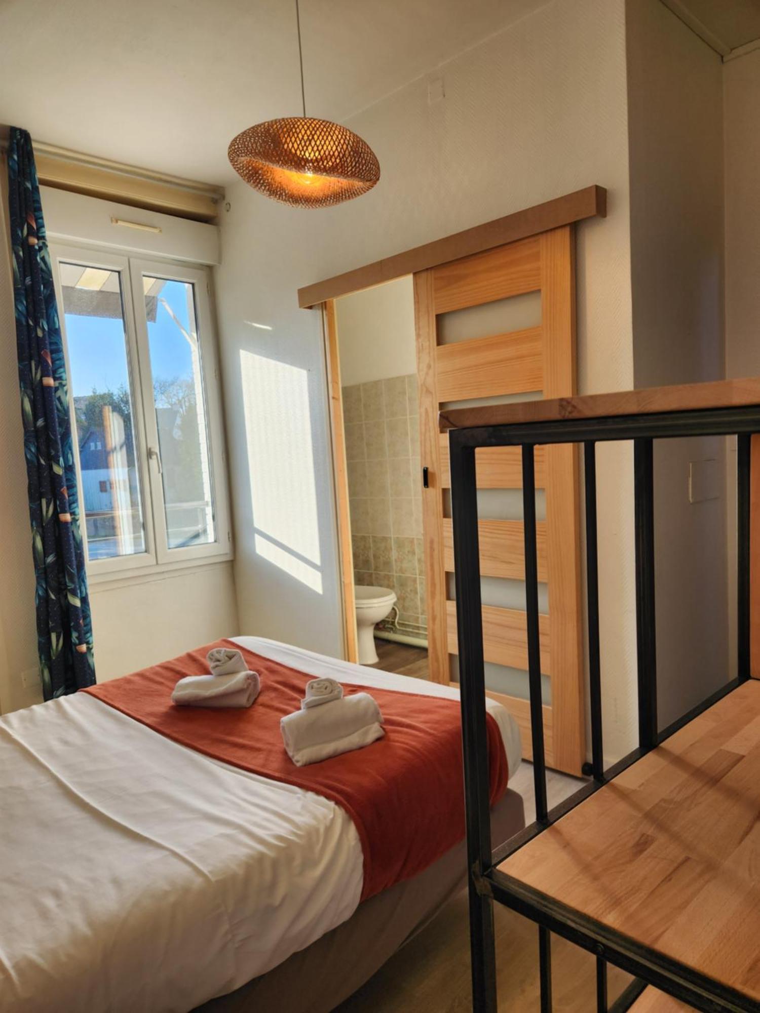 Hotel Le Petit Montmartre Dinard Esterno foto