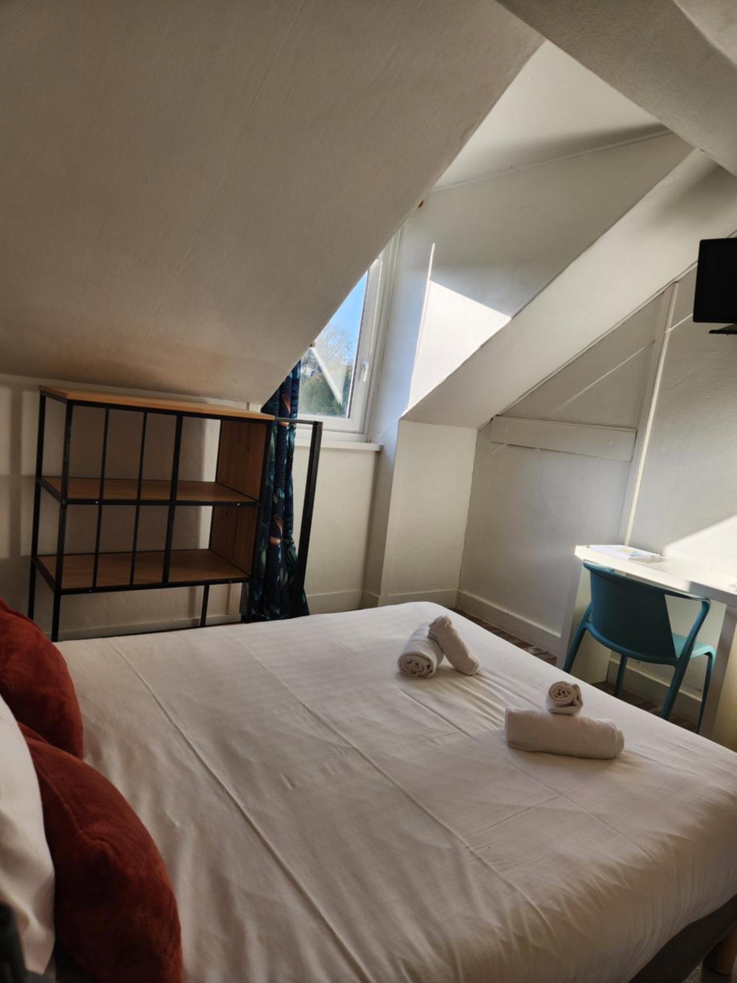Hotel Le Petit Montmartre Dinard Esterno foto