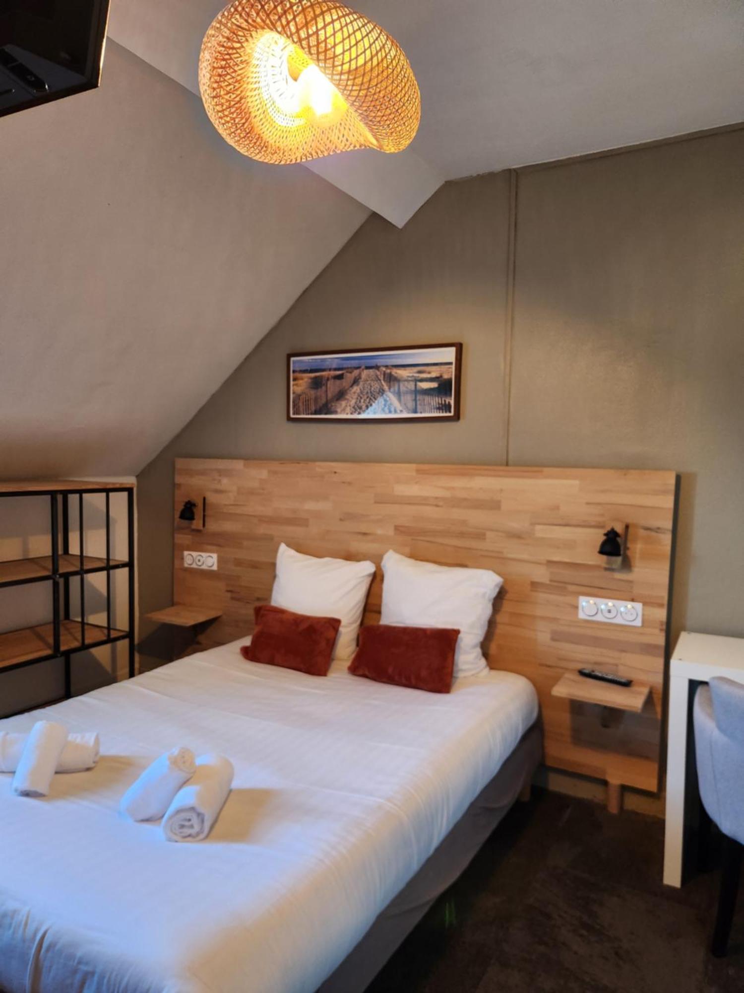 Hotel Le Petit Montmartre Dinard Esterno foto