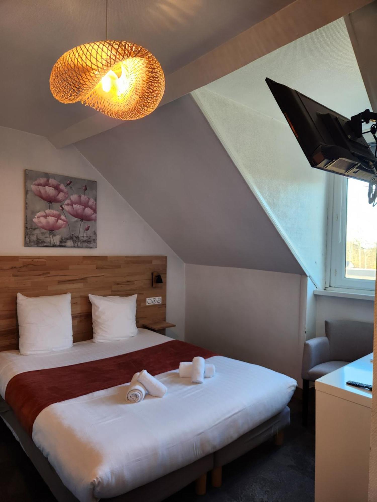 Hotel Le Petit Montmartre Dinard Esterno foto